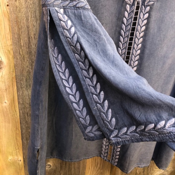 Boho denim flowy eyelet top - Picture 4 of 10